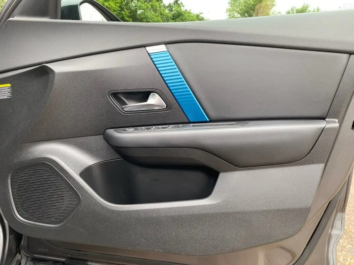 2022-citroen-c4-e-shine-plus-big-32
