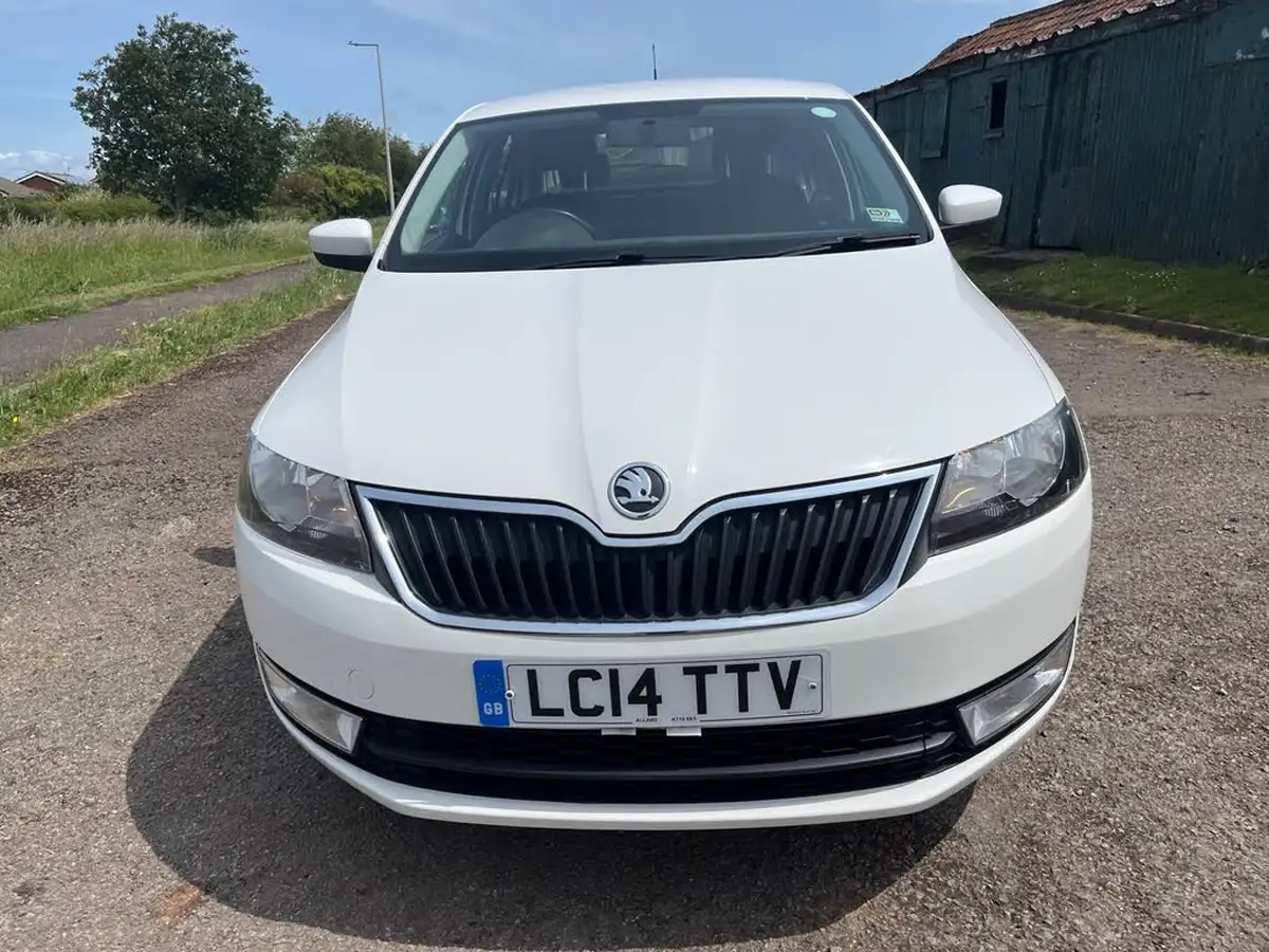 2014-skoda-rapid-12-elegance-greentech-big-9