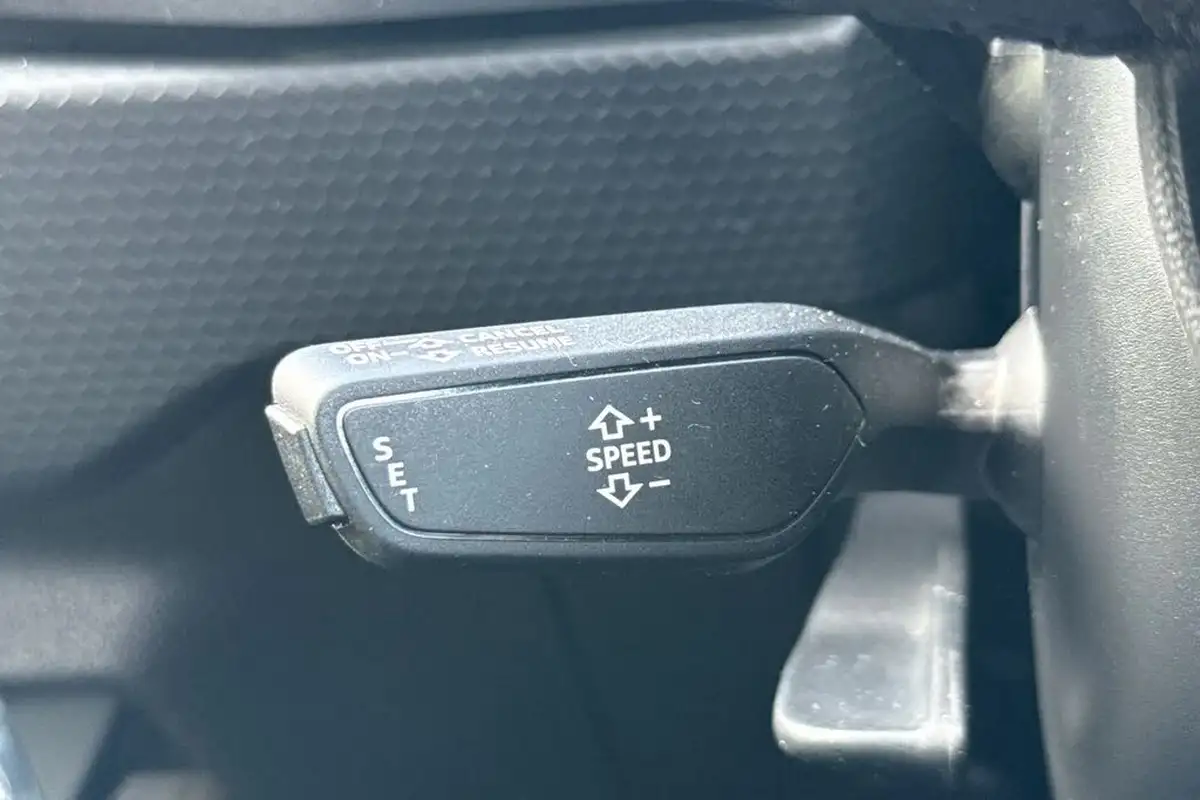 2019-audi-a1-10-30-tfsi-technik-big-39