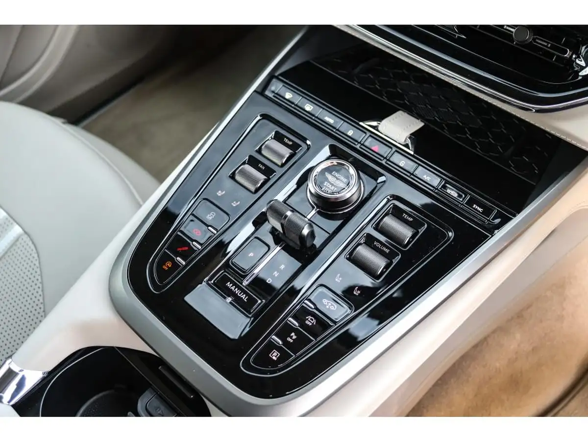 2024-aston-martin-dbx-40-v8-big-35