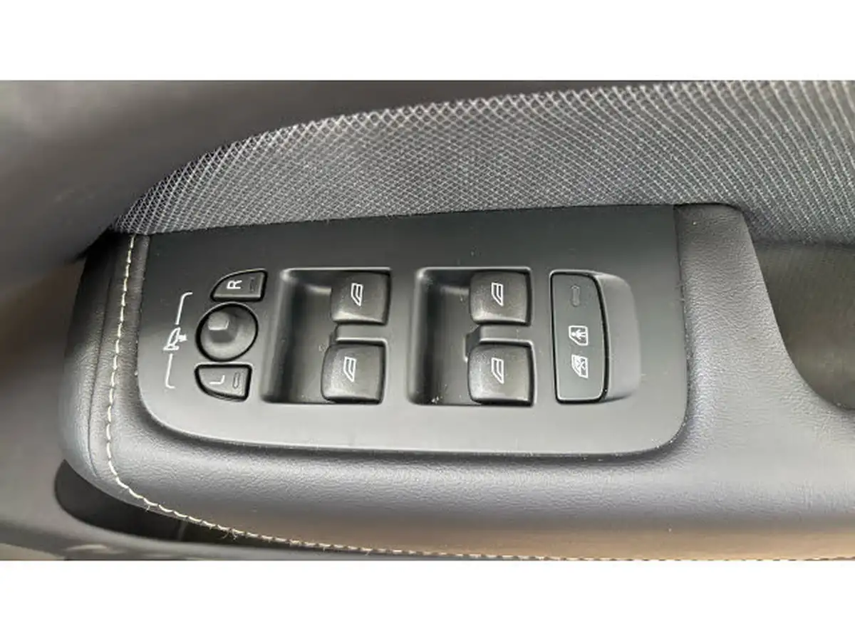 2023-volvo-xc60-20-b5-plus-big-27