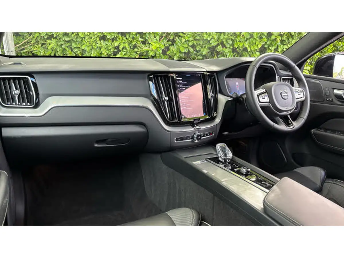 2023-volvo-xc60-20-b5-plus-big-3