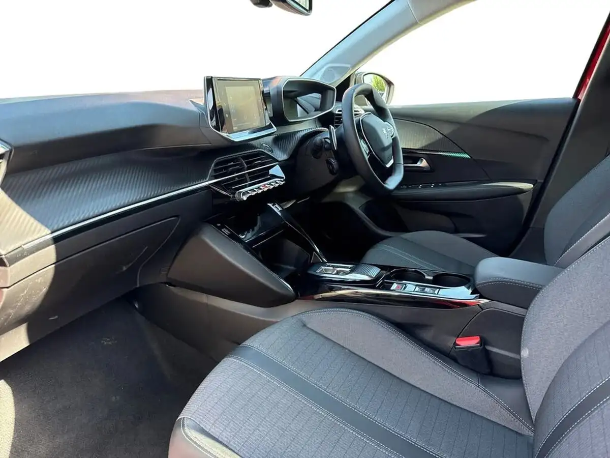 2023-peugeot-208-12-puretech-allure-premium-130ps-eat8-big-5