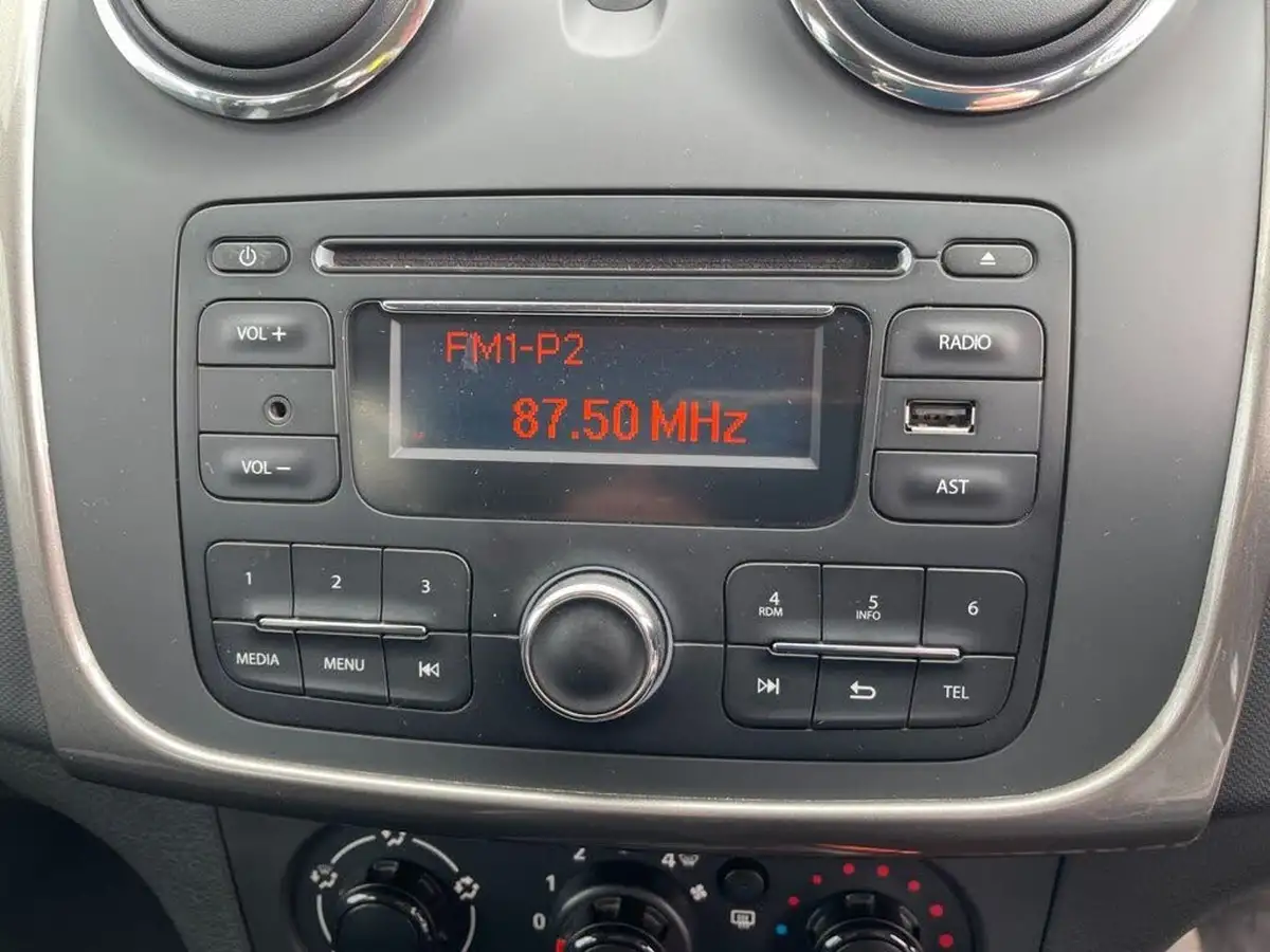 2015-dacia-sandero-stepway-09-ambiance-big-9