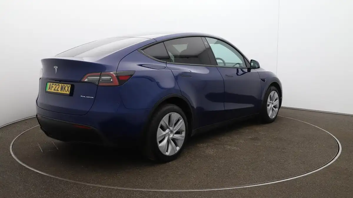 2022-tesla-model-y-e-long-range-big-54