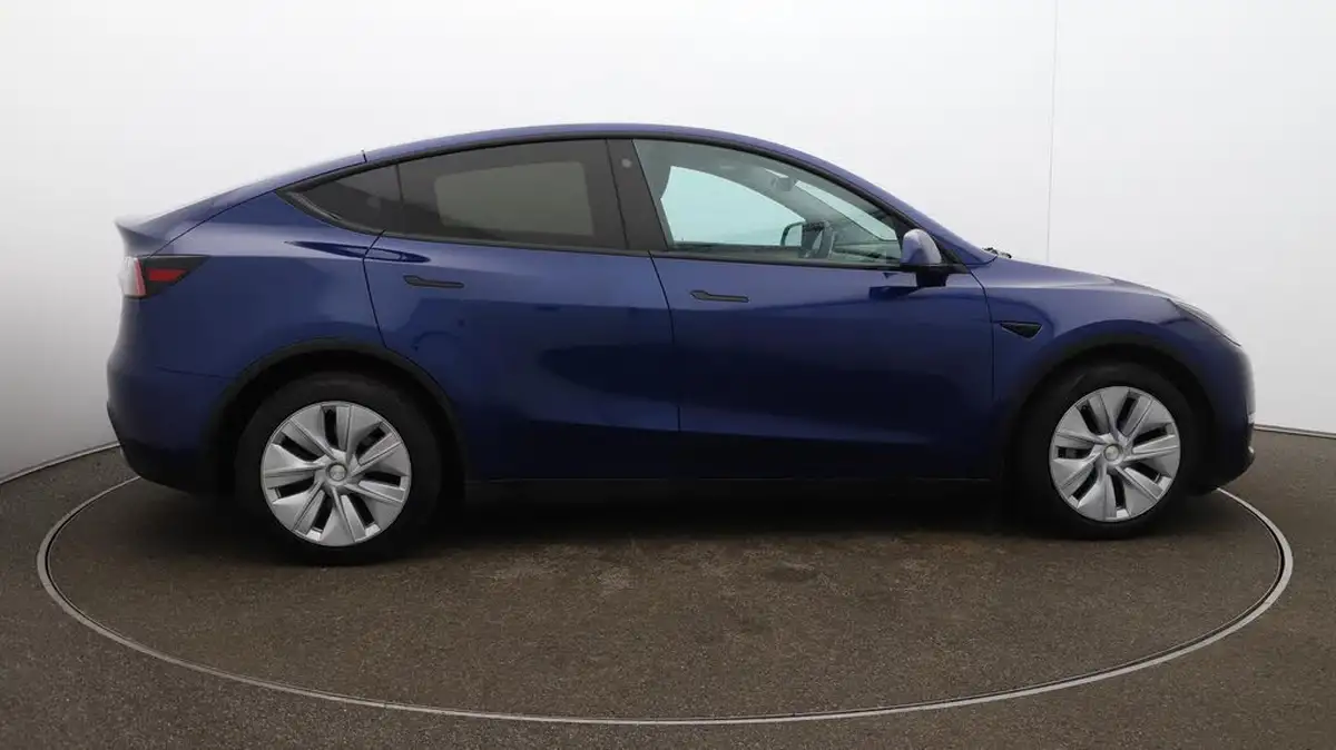 2022-tesla-model-y-e-long-range-big-50