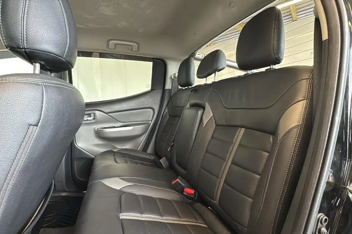 2019-mitsubishi-l200-24di-d-barbarian-eu6-big-17