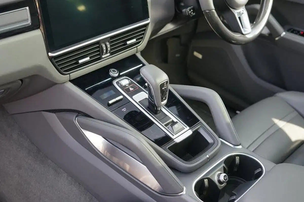 2019-porsche-cayenne-40-v8-turbo-coupe-big-37