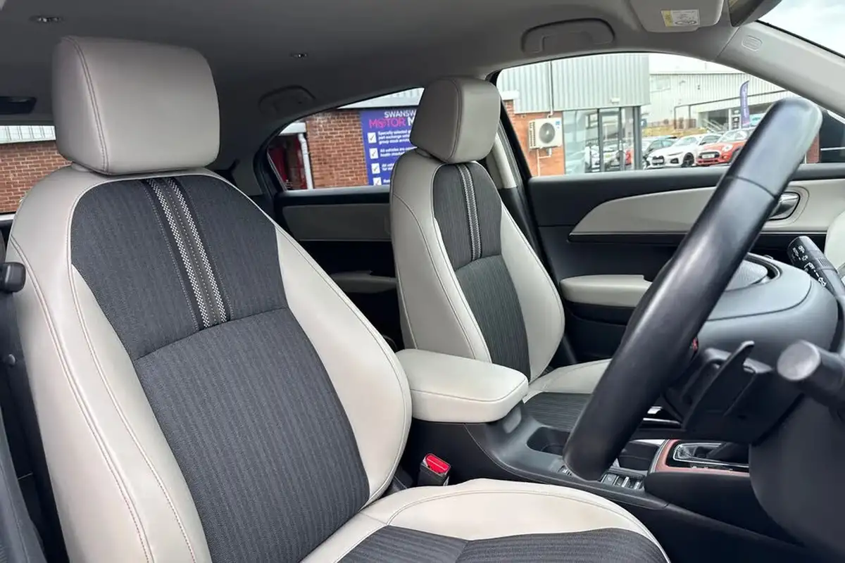 2022-honda-hr-v-15-i-mmd-advance-style-big-23