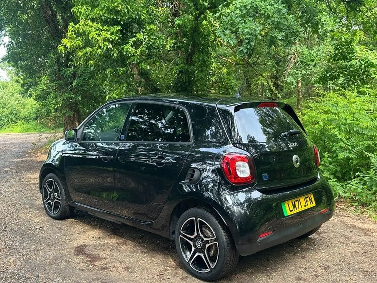 2021-smart-forfour-eq-premium-big-20