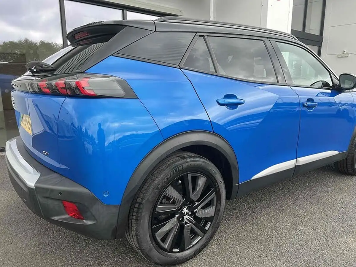 2021-peugeot-2008-suv-e-gt-premium-big-22