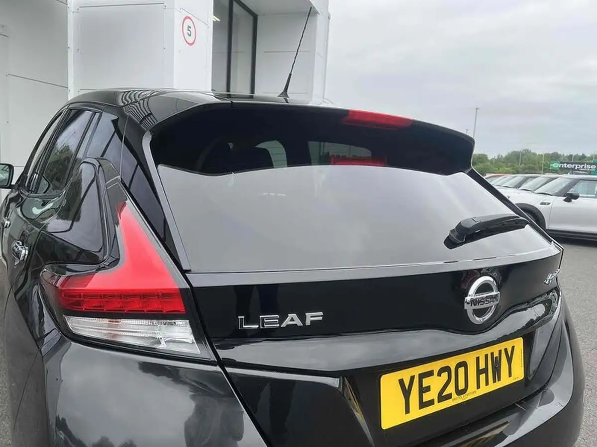 2020-nissan-leaf-e-tekna-big-23