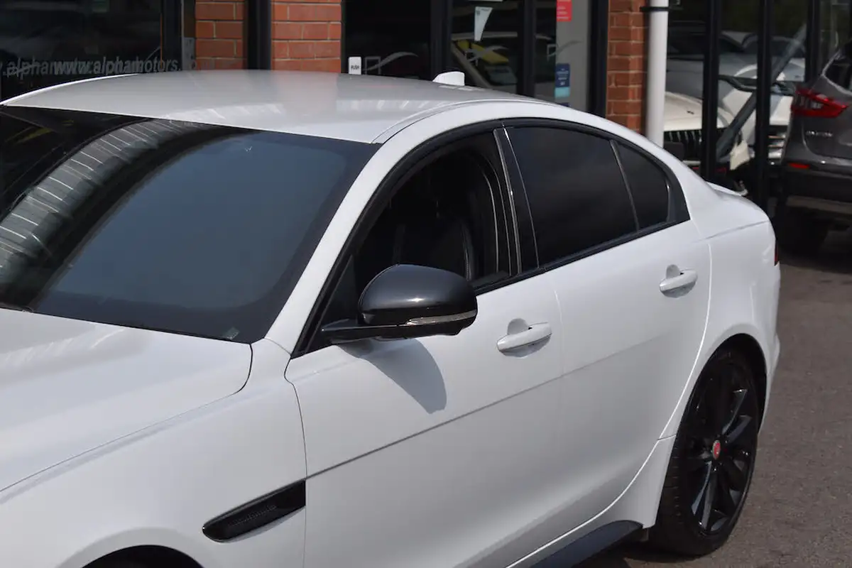 2021-jaguar-xe-20-d200-r-dynamic-black-big-21