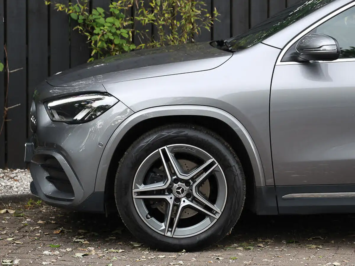 2024-mercedes-benz-gla-class-13-gla-200-amg-line-executive-big-18