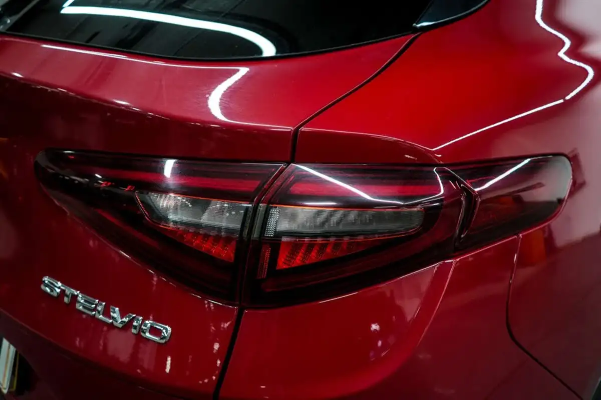 2017-alfa-romeo-stelvio-22td-milano-big-10