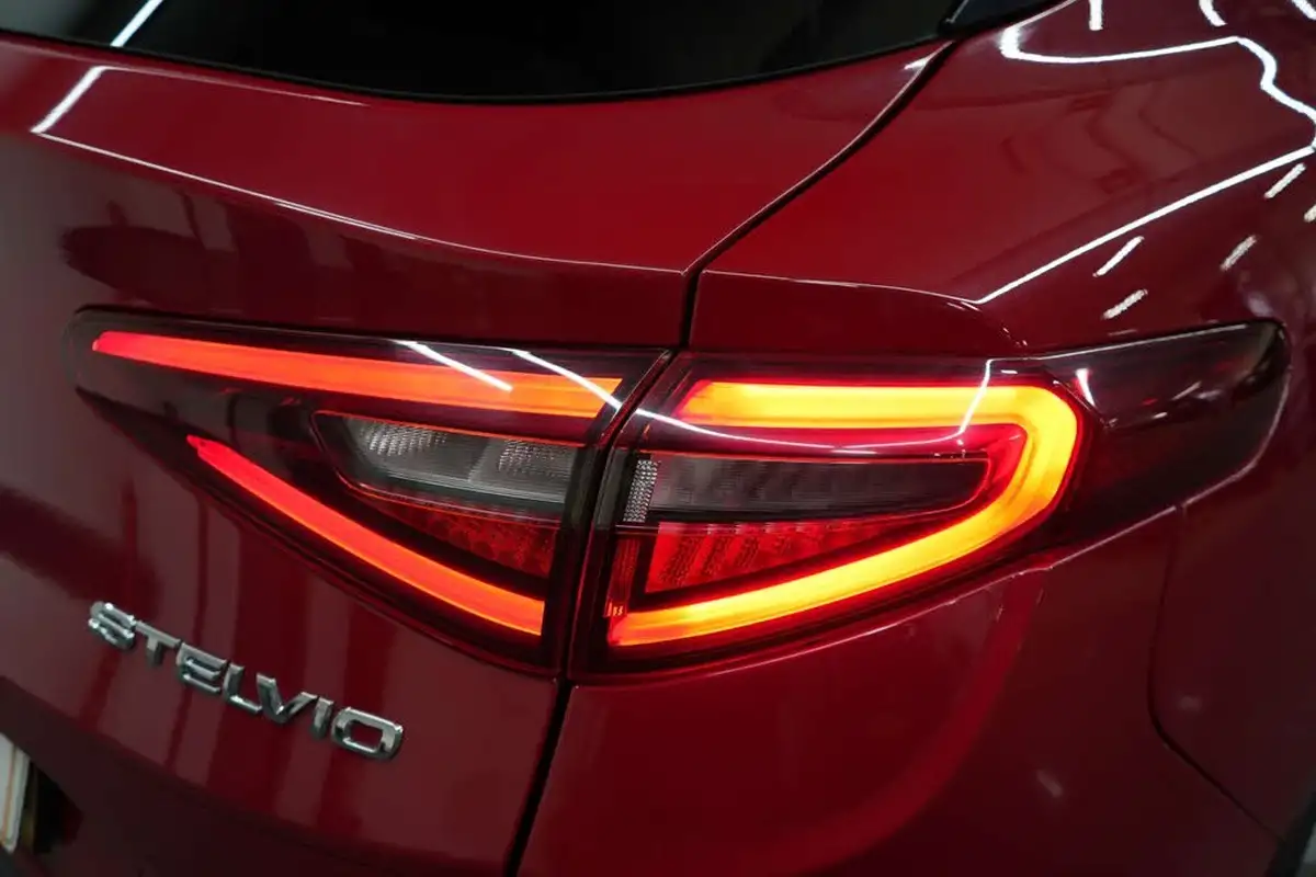 2017-alfa-romeo-stelvio-22td-milano-big-6