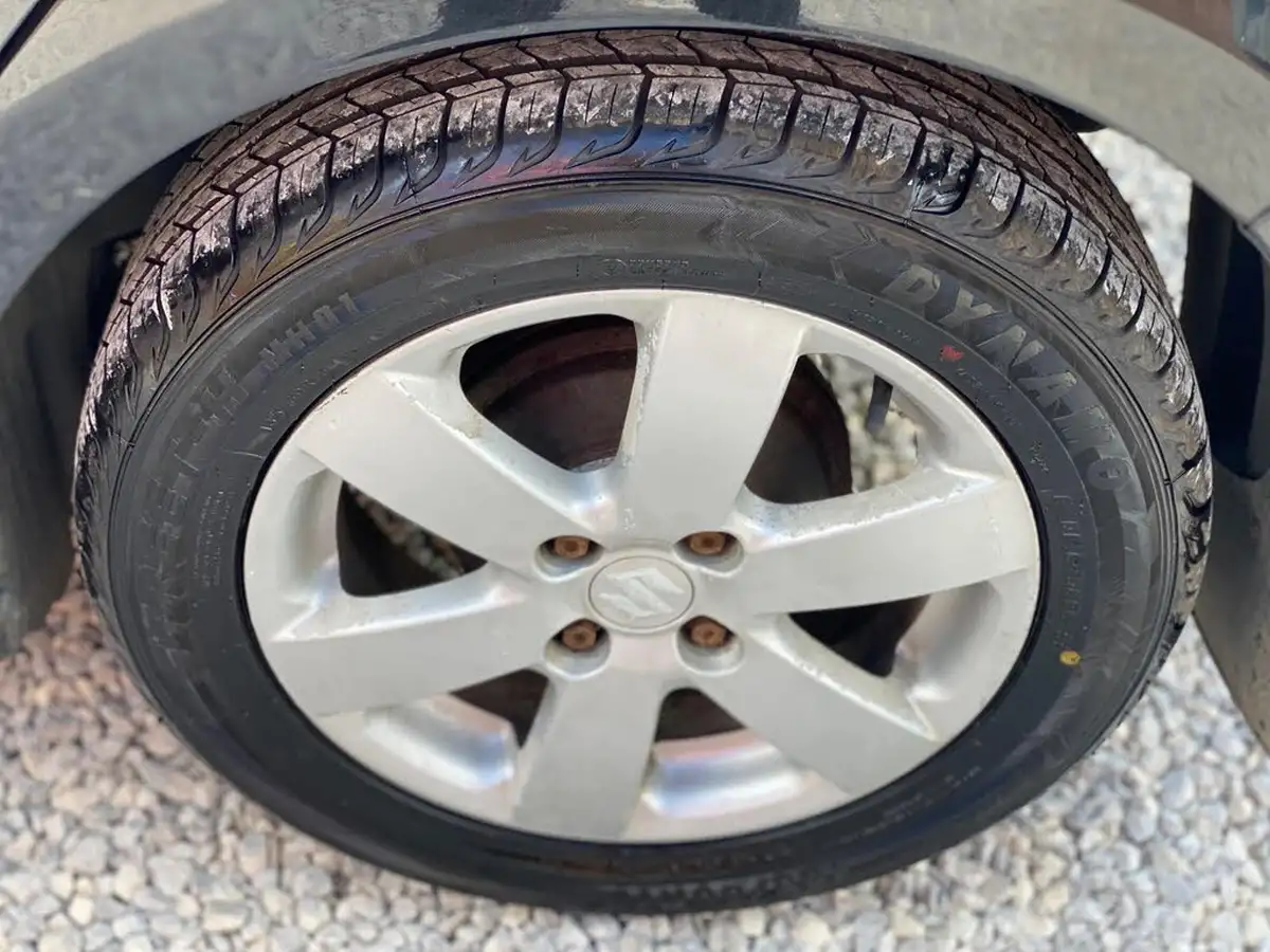2009-suzuki-swift-13td-big-54