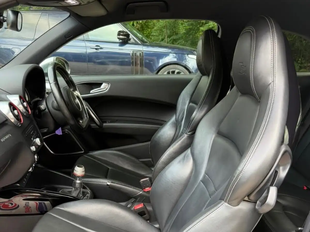 2015-audi-a1-20-s1-hatchback-3d-big-27