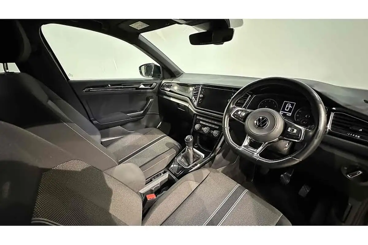 2021-volkswagen-t-roc-15-tsi-black-edition-big-24