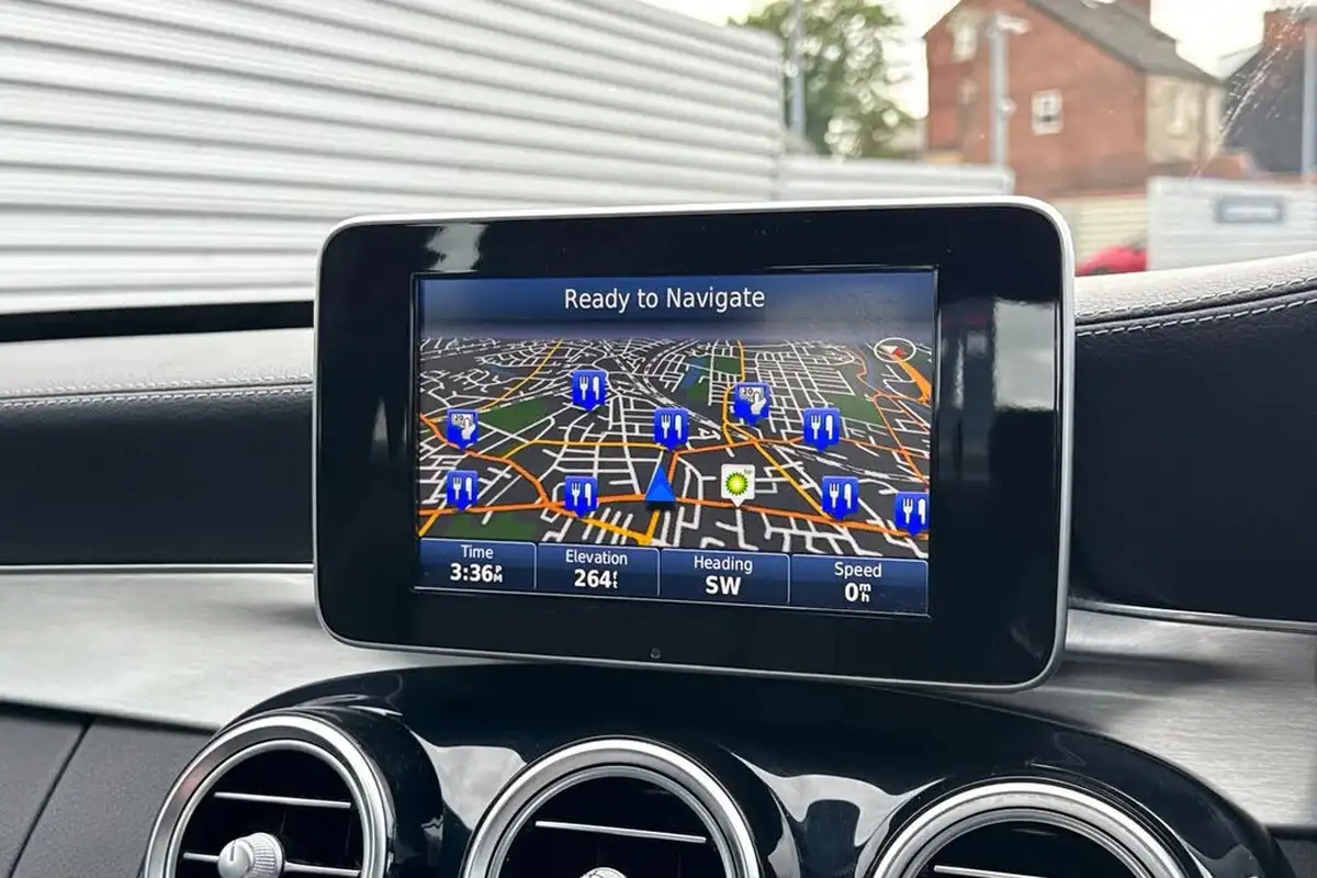 2015-mercedes-benz-c-class-20-c200-amg-line-184ps-ss-saloon-4d-7g-tronic-plus-big-37