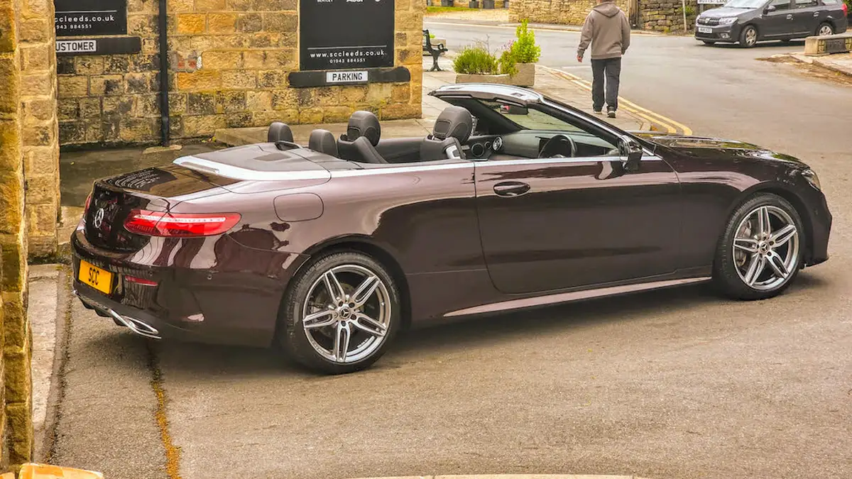 2020-mercedes-benz-e-class-20d-e220d-amg-line-premium-cabriolet-2d-big-9