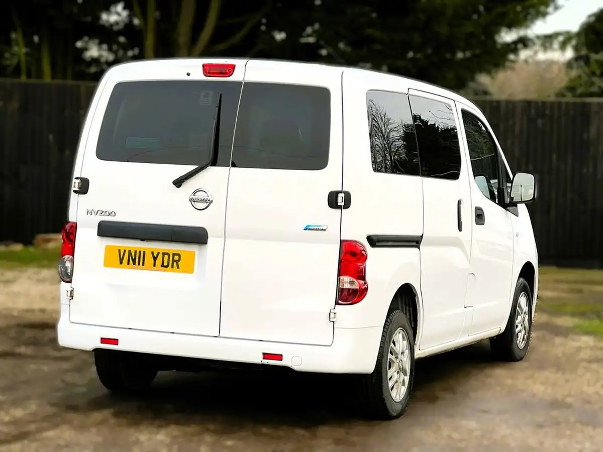 2011-nissan-nv200-15td-se-85bhpeuro-5-combi-5seater-big-17