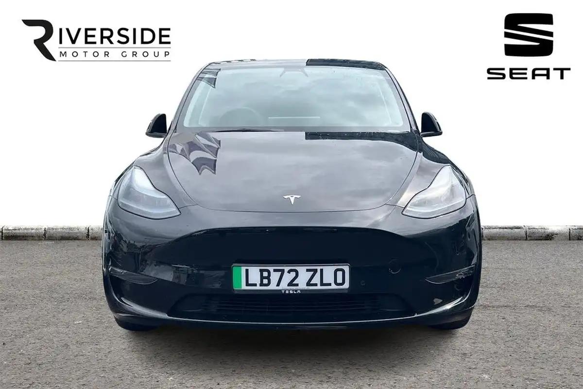 2022-tesla-model-y-e-long-range-big-7