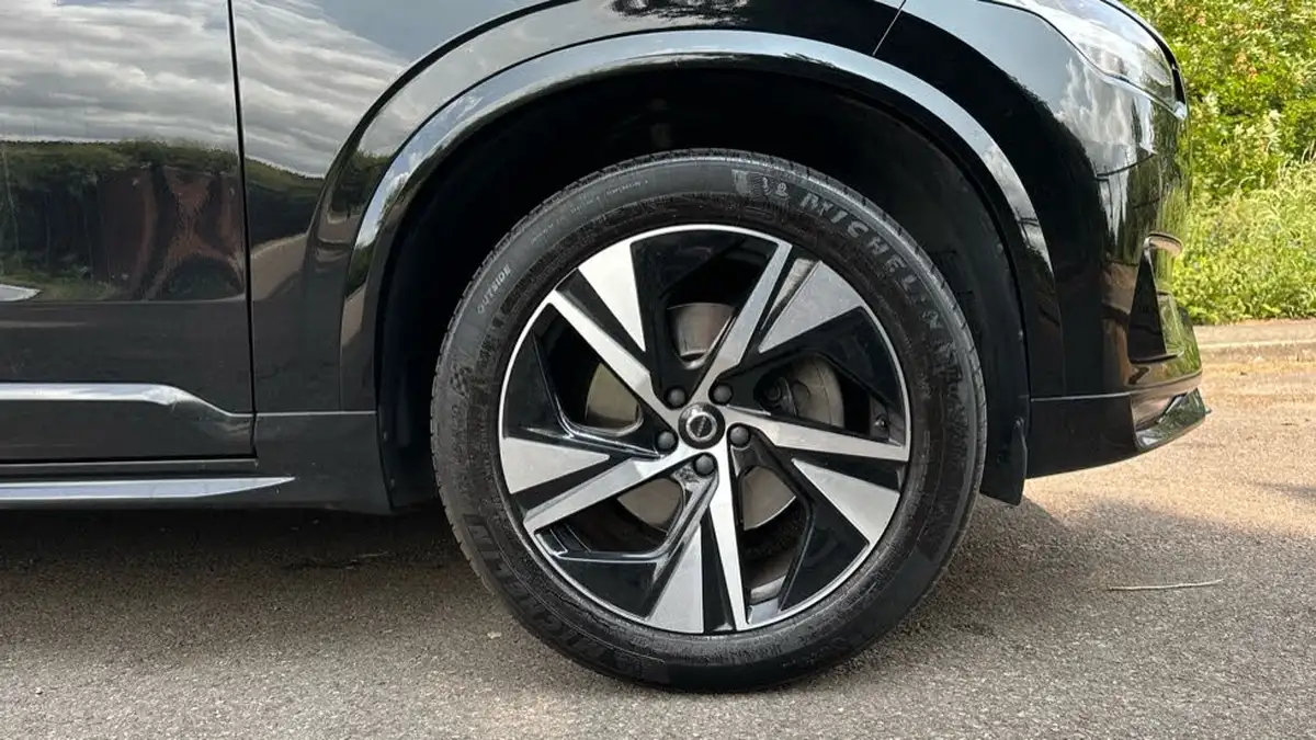 2022-volvo-xc90-20td-b5-r-design-big-8