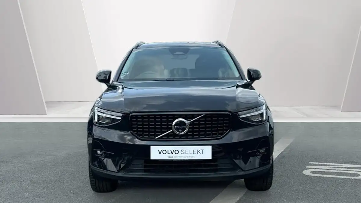 2024-volvo-xc40-20-b4-ultra-bright-big-7