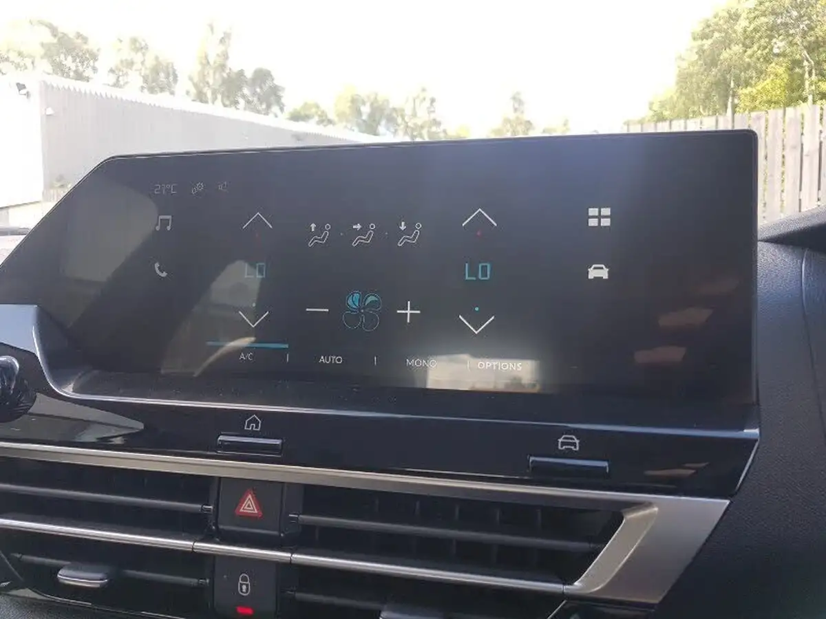 2023-citroen-c4-12-puretech-sense-big-16