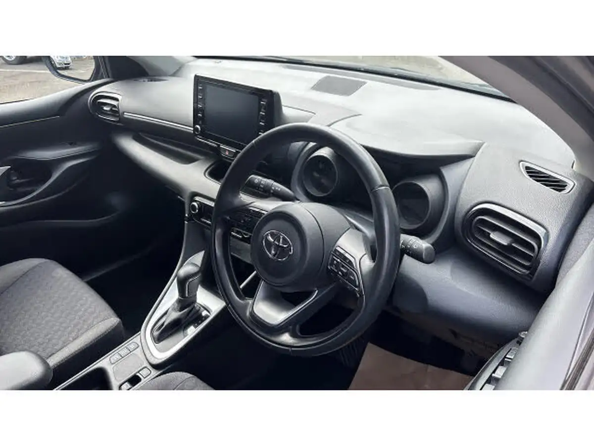 2023-toyota-yaris-15-vvt-i-design-big-10