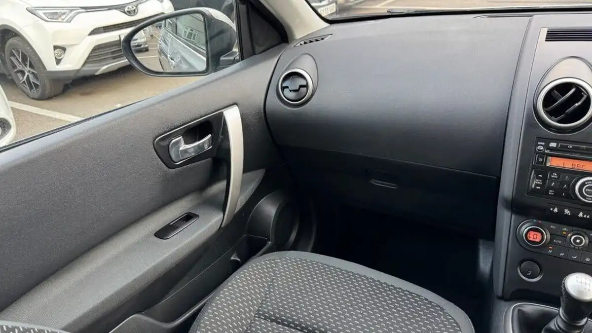 2009-nissan-qashqai-15td-acenta-big-12