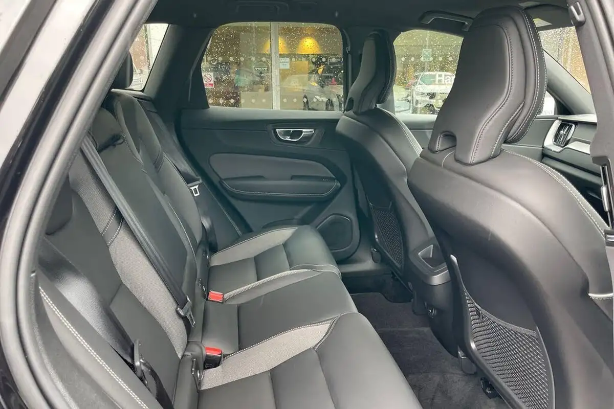 2021-volvo-xc60-20-b5-r-design-pro-awd-big-21