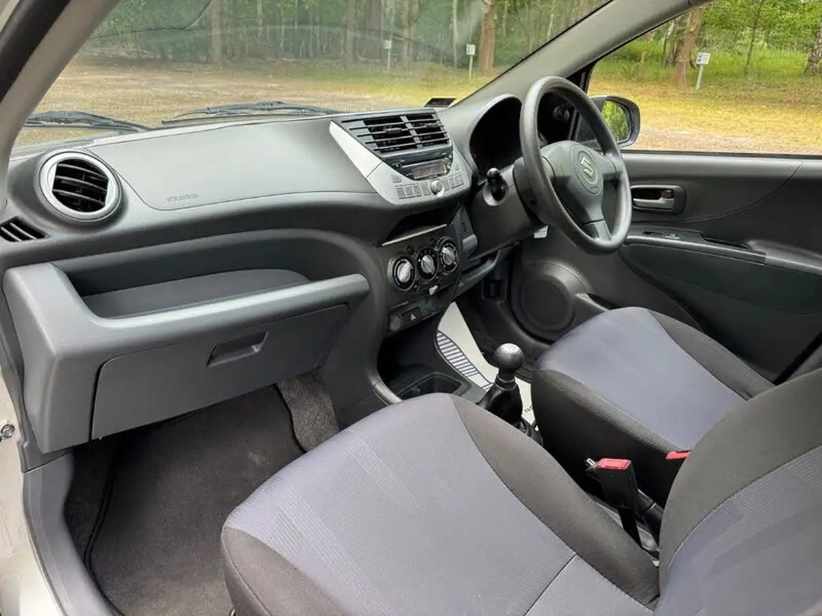 2014-suzuki-alto-10-sz-big-18