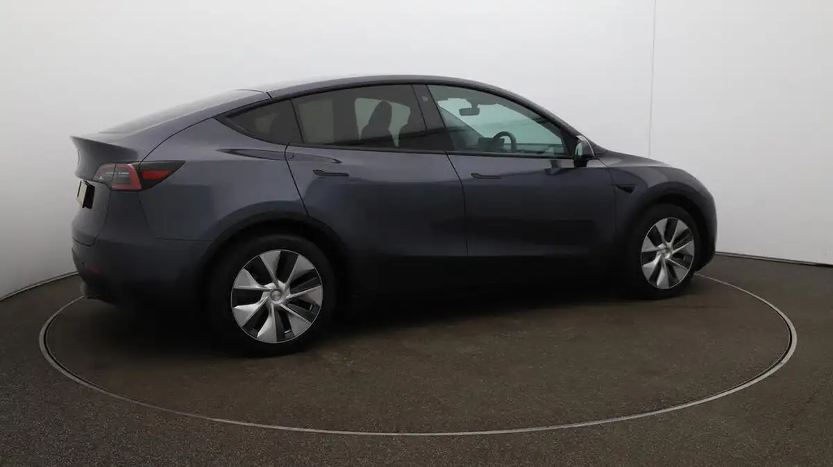 2023-tesla-model-y-e-rwd-big-50