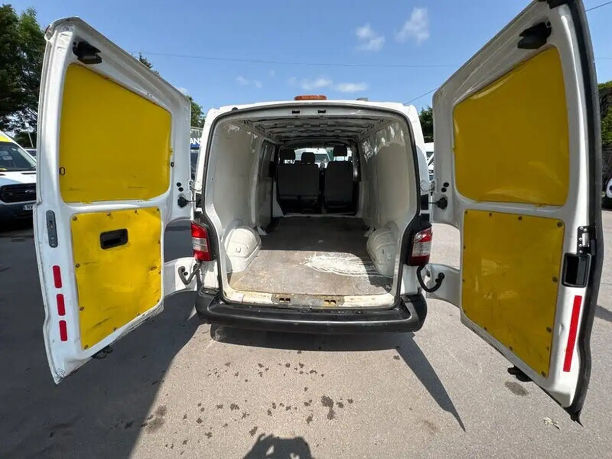 2015-volkswagen-transporter-20tdi-t32-startline-140ps-swb-panel-van-big-13