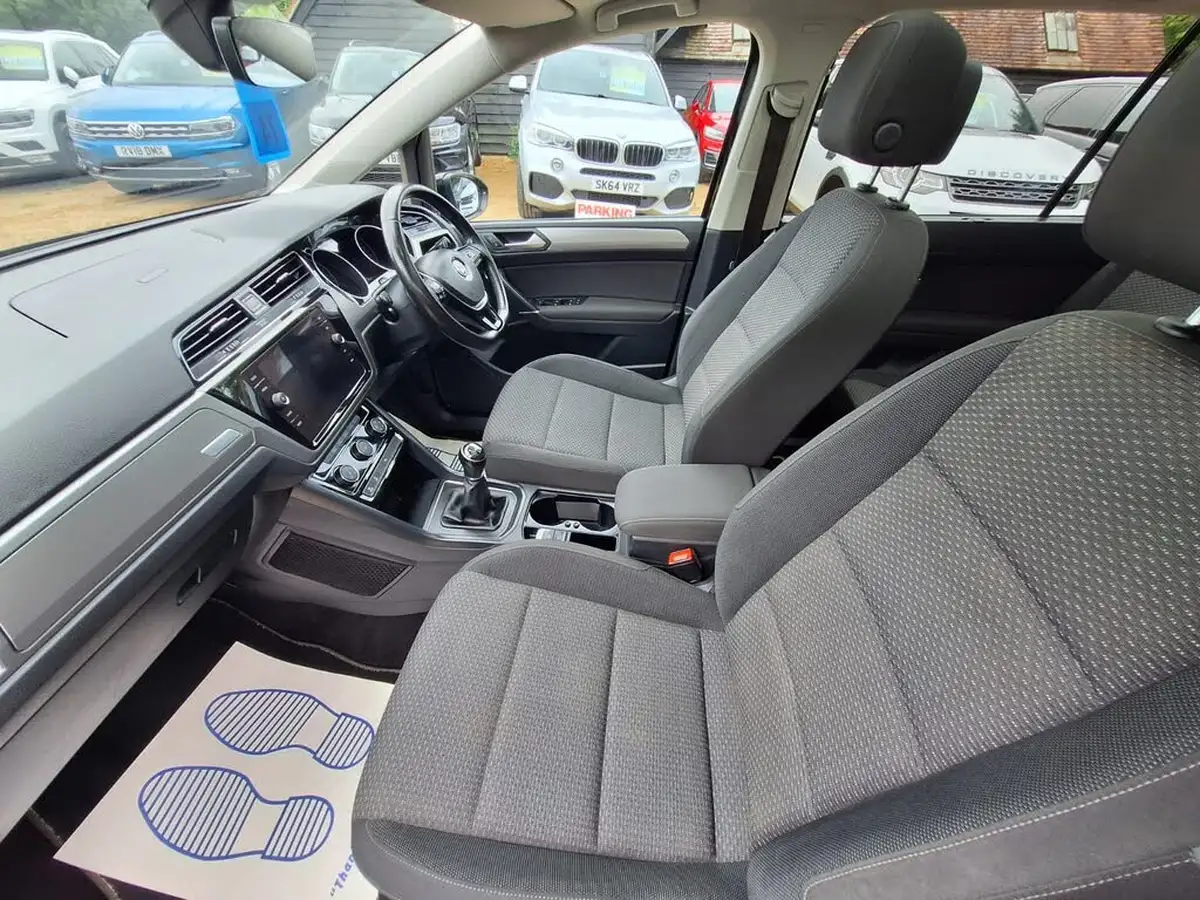 2018-volkswagen-touran-16tdi-se-family-big-17