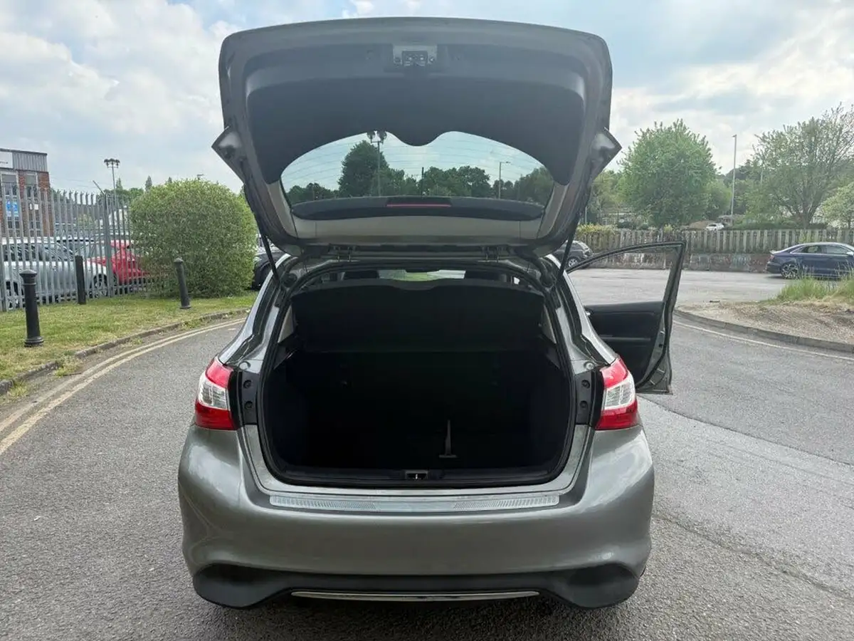 2015-nissan-pulsar-12-tekna-xtronic-big-50