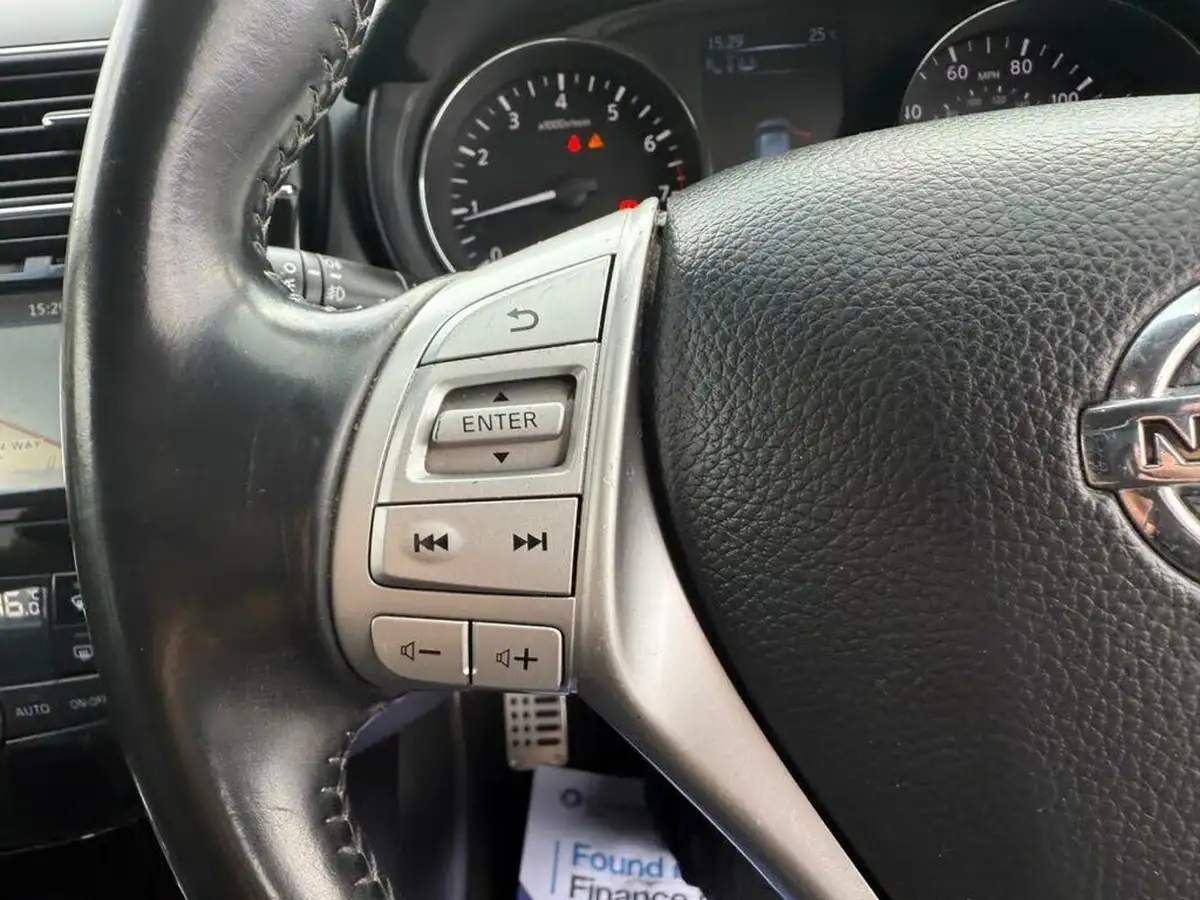 2015-nissan-pulsar-12-tekna-xtronic-big-26