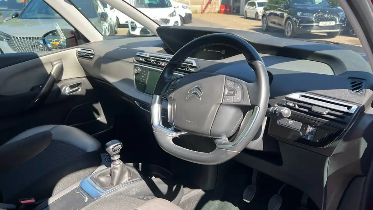 2019-citroen-c4-spacetourer-12-puretech-flair-big-10