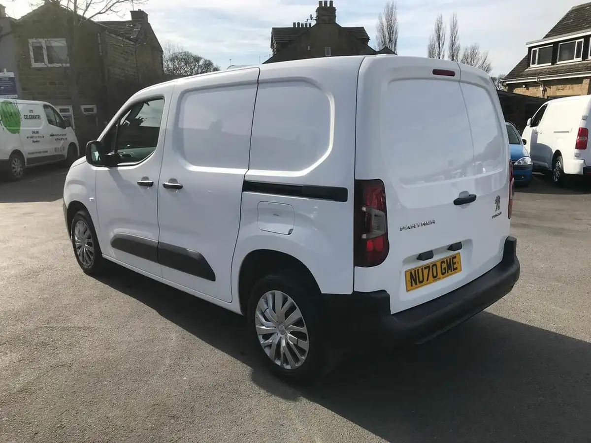 2020-peugeot-partner-15-bluehdi-1000-professional-100ps-eu6dt-panel-big-12