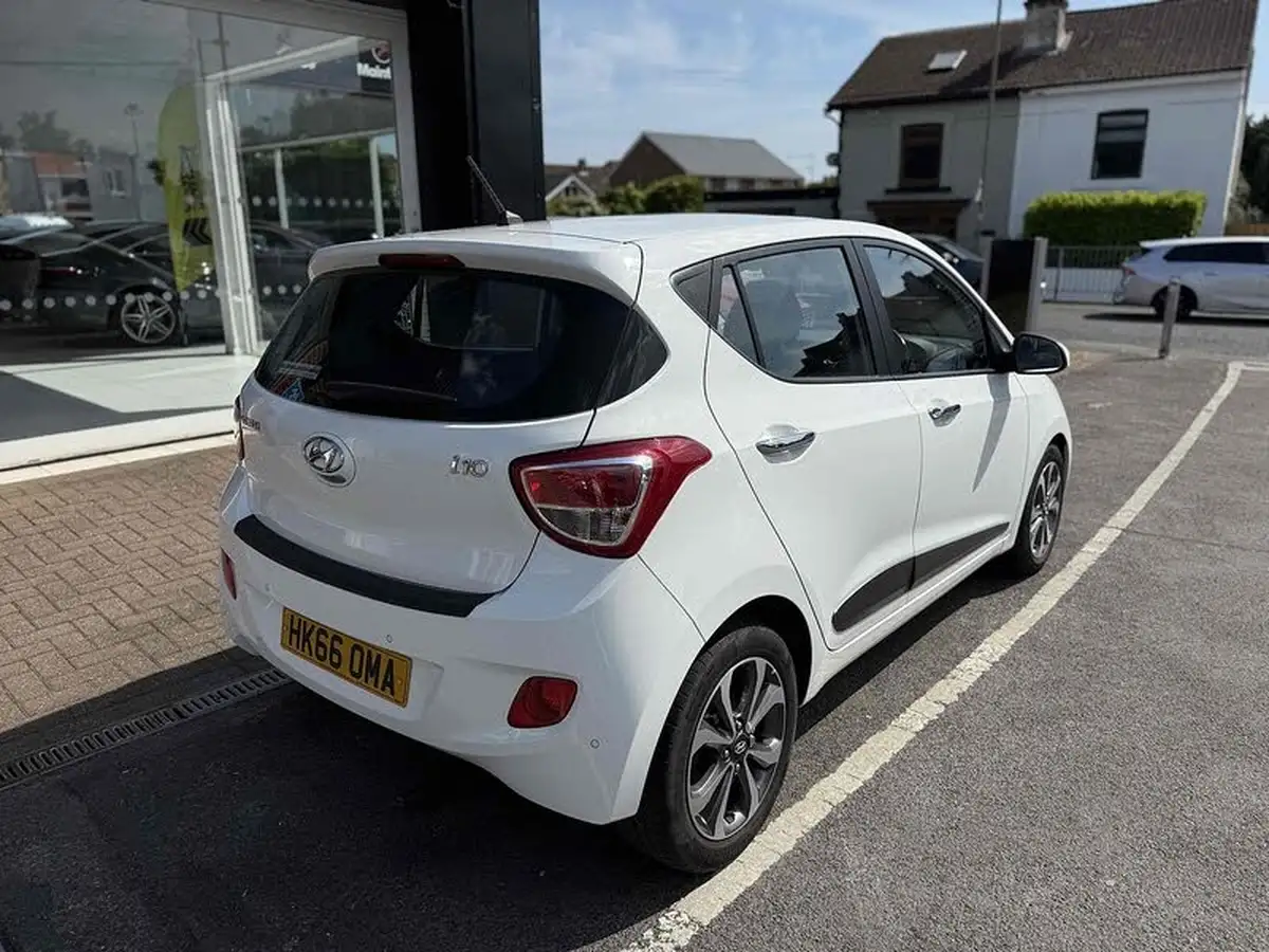 2016-hyundai-i10-12-premium-se-big-6