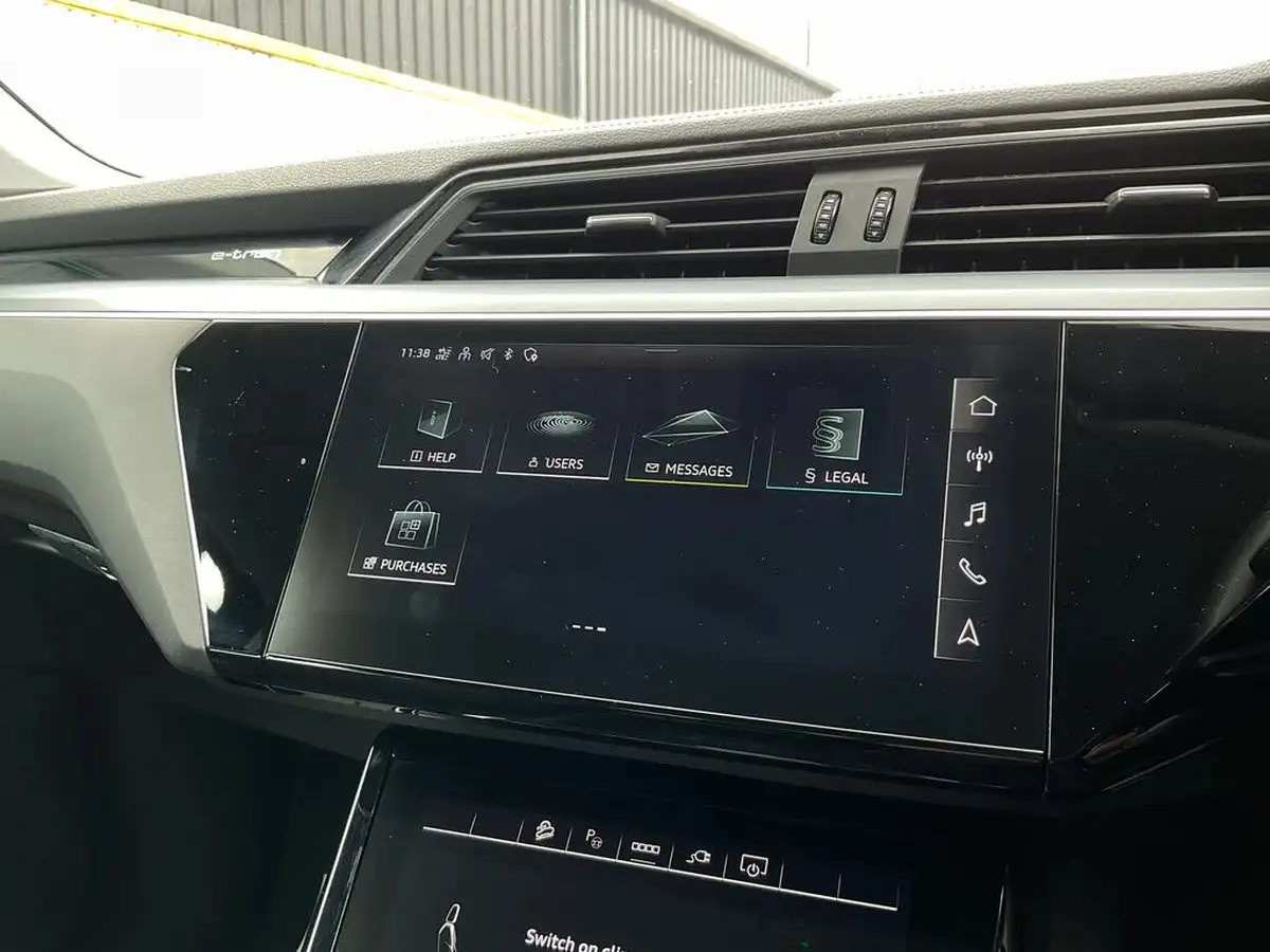 2022-audi-e-tron-55e-technik-station-wagon-big-38