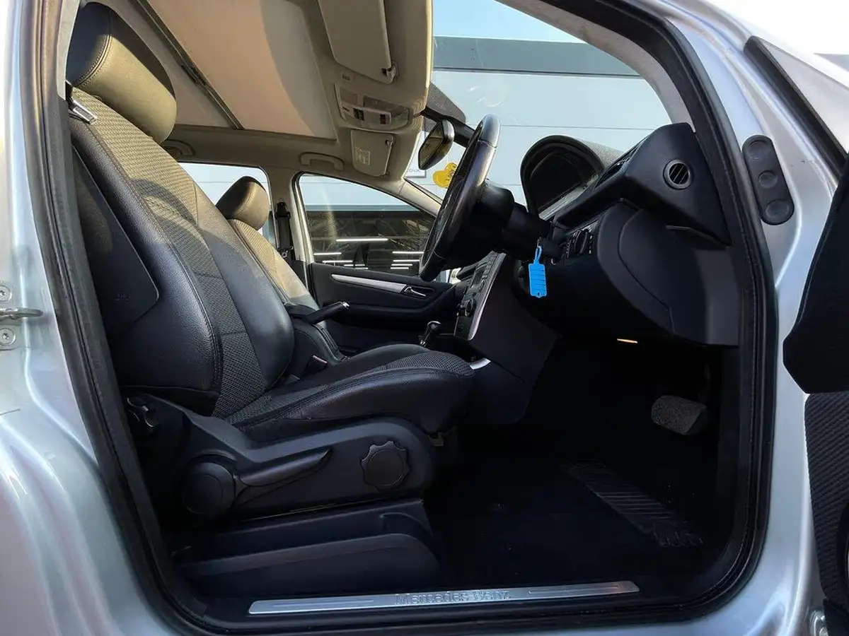 2011-mercedes-benz-a-class-15-a160-avantgarde-se-95bhp-5d-cvt-big-37