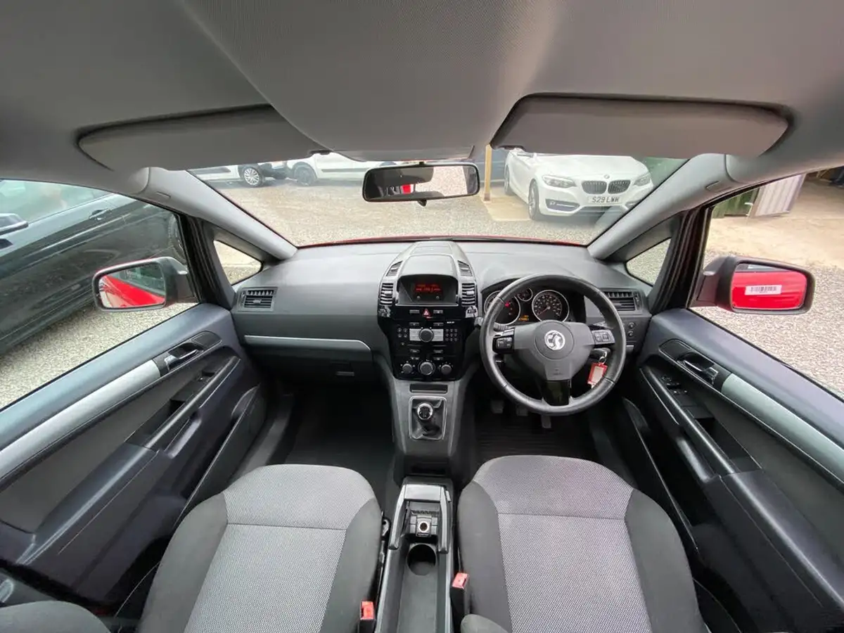 2013-vauxhall-zafira-16-exclusiv-big-9