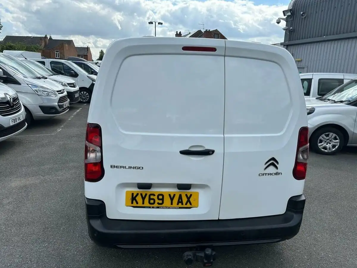2019-citroen-berlingo-15bluehdi-1000-enterprise-100pseu6dt-e-panel-big-4