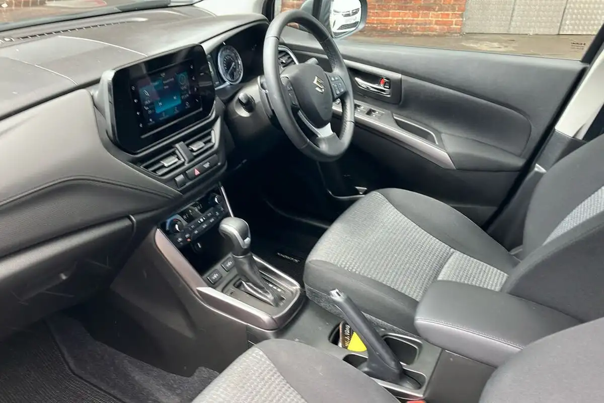 2024-suzuki-s-cross-15-motion-big-2
