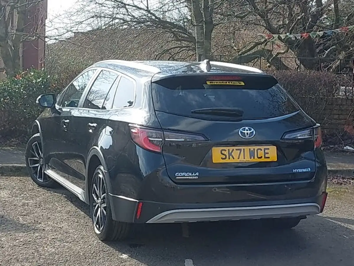 2021-toyota-corolla-18-vvt-i-trek-big-1