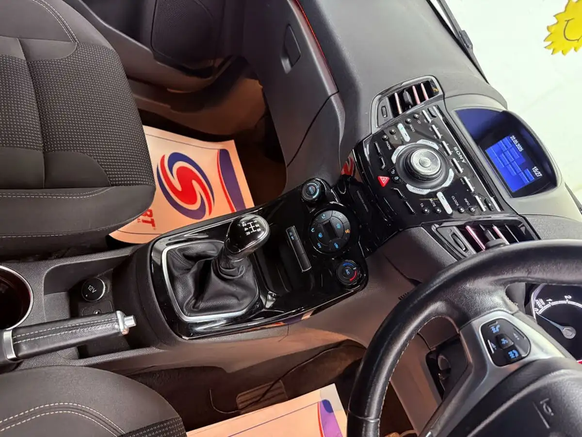 2015-ford-fiesta-10t-titanium-100ps-ecoboost-ss-5d-big-14