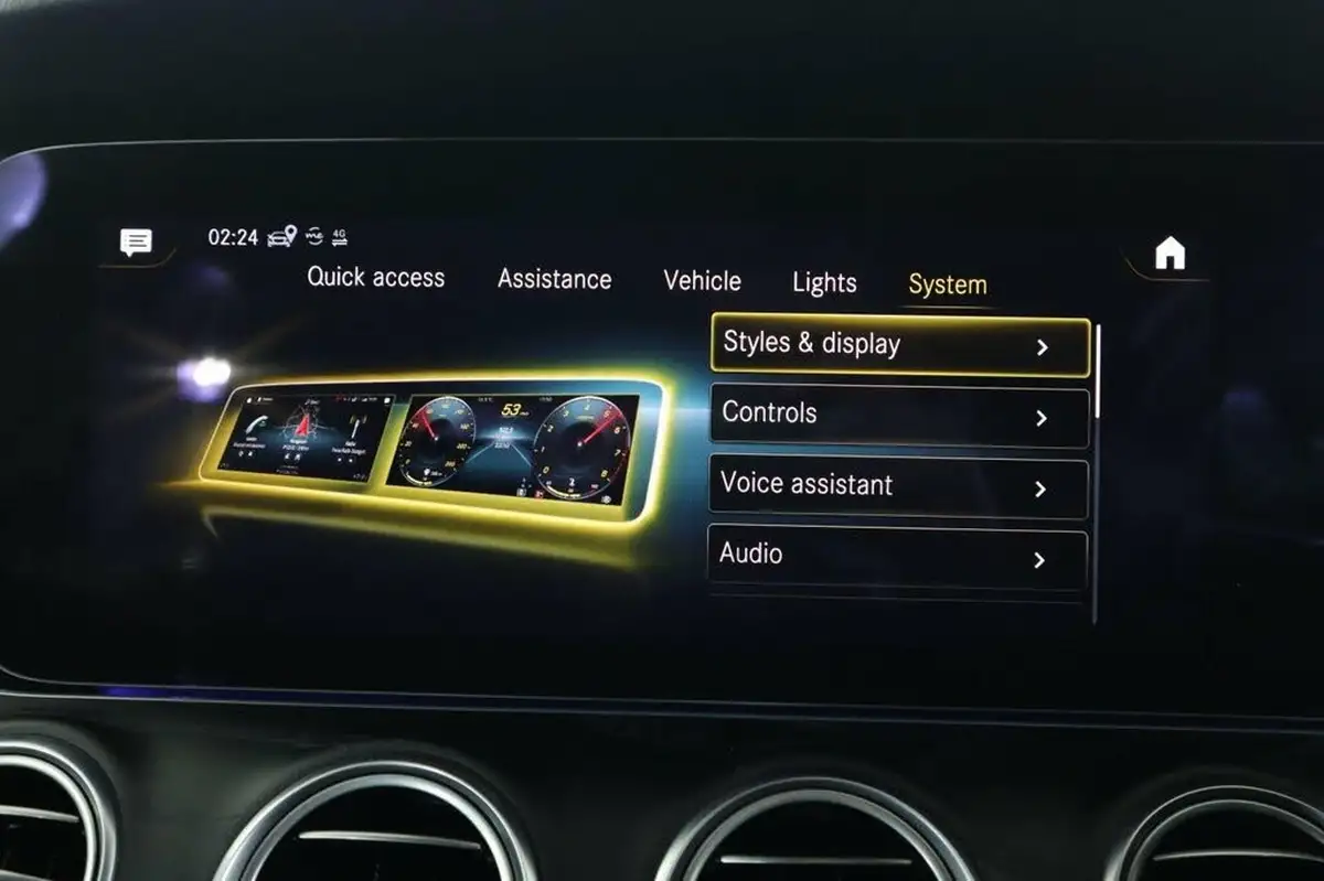 2020-mercedes-benz-e-class-20d-e300de-amg-line-eq-power-saloon-4d-big-44